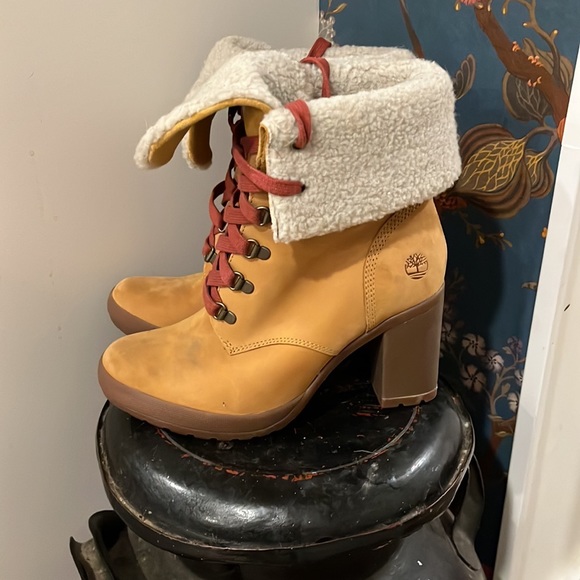 Sz 7.5 Timberland Women’s Boots - Picture 2 of 4
